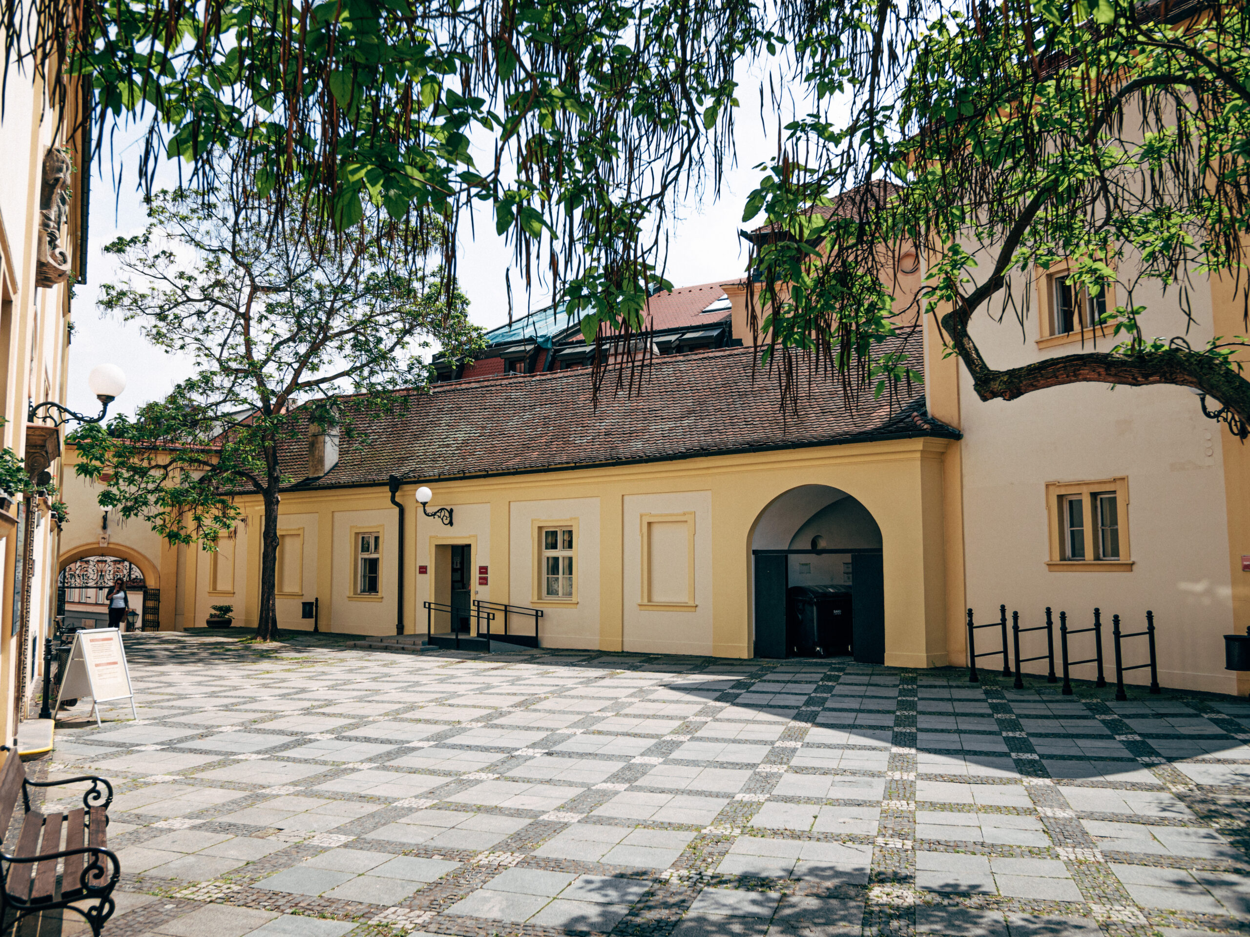 Oprava nebytového prostoru a fasády Dominikánská 2